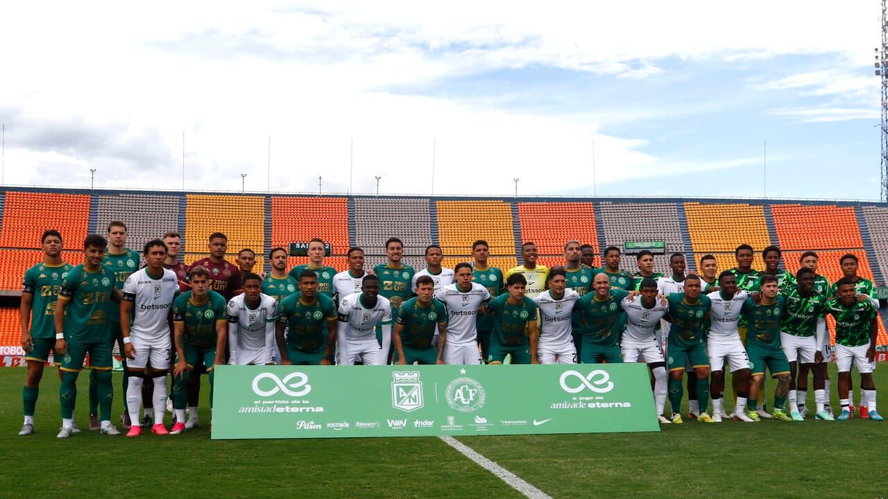 Chapecoense e Atletico Nacional in campo, ricordano le vittime del disastro aereo